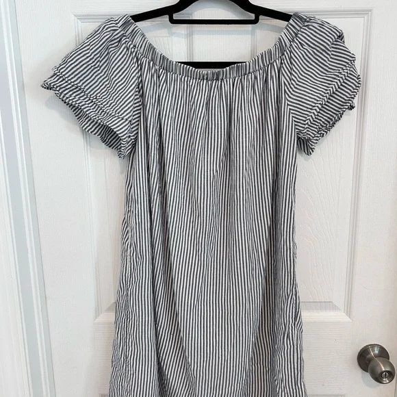 Old Navy Black and White Striped Off-Shoulder Ruffles Dress Size M - Picture 2 of 8